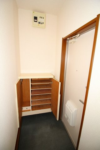 グランデージ【玄関】下駄箱付き