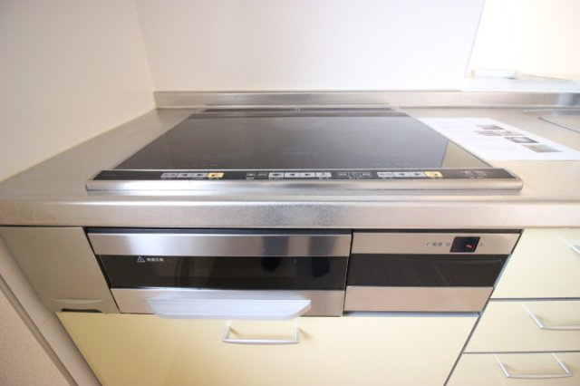 ラーク松代【設備】お掃除のしやすいＩＨコンロ