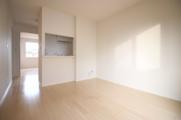 ラーク松代【居間・リビング】使いやすい居間です