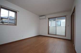 ポプラ・Ⅱ【居間・リビング】2階LDK