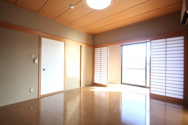 桶川泉2丁目戸建【寝室】1階　洋室（2）