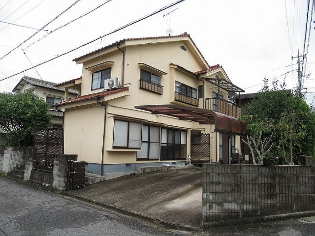 外観は和洋折衷のデザインです。
