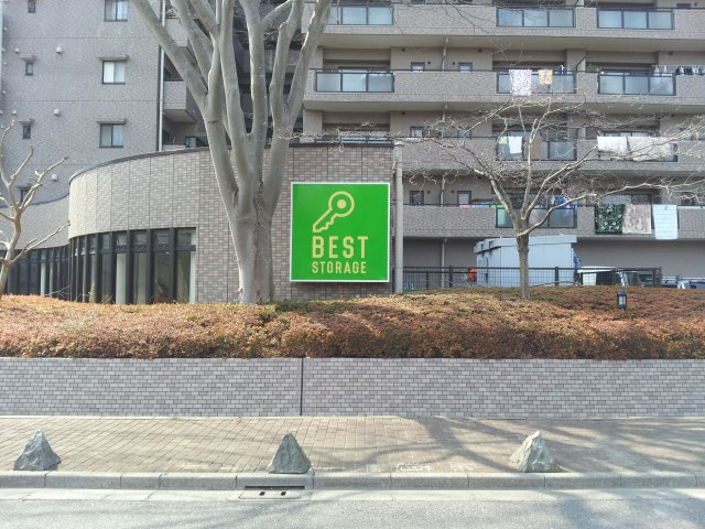 収益物件 トランクルール＆店舗【外観】落ち着いた雰囲気の外観です