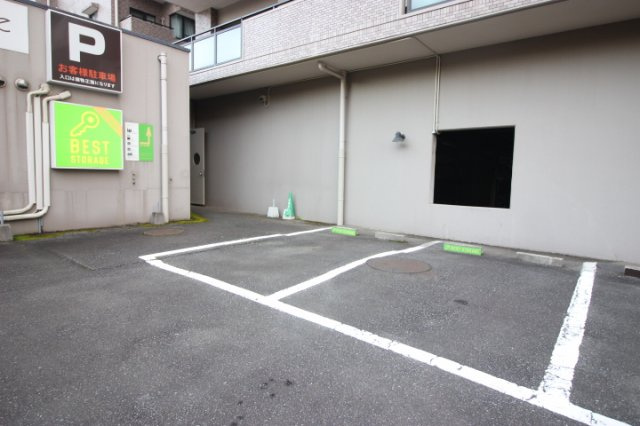 収益物件 トランクルール＆店舗【駐車場】レンタル収納部入口