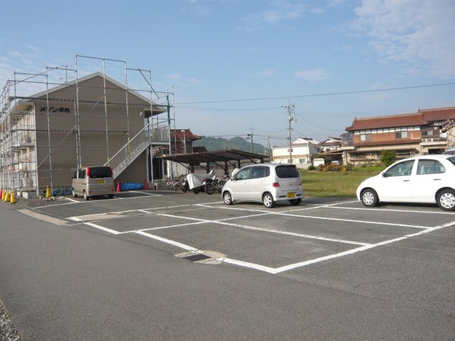 メゾン坪内【駐車場】一台無料です。
