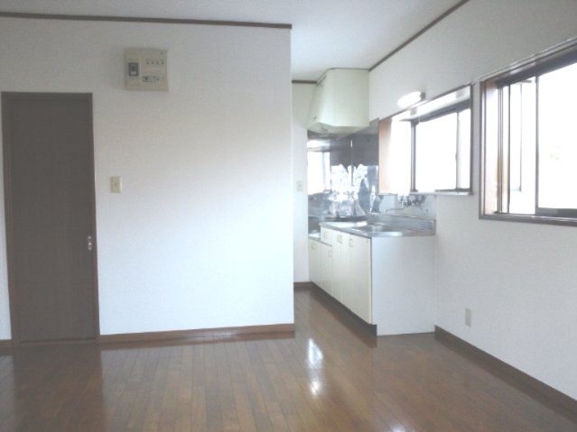 高林テラスハウス【居間・リビング】ゆったりとした居間です