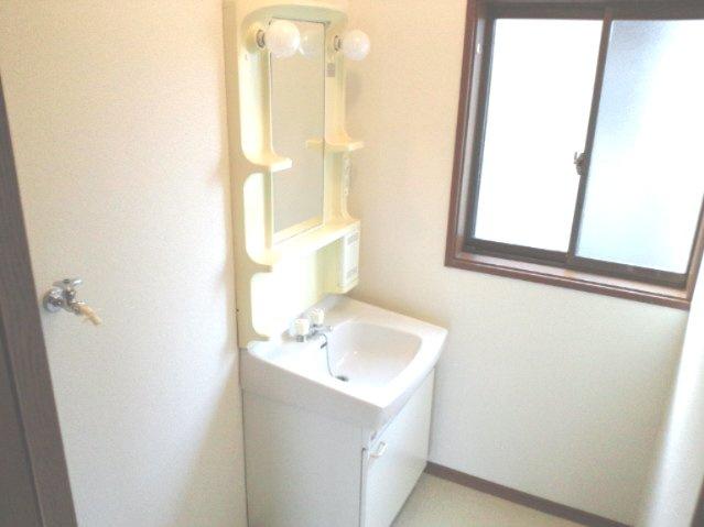 高林テラスハウス【洗面所】使いやすい洗面所です