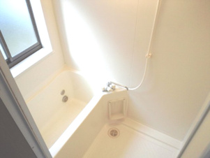 高林テラスハウス【浴室】経済的な追焚き機能のお風呂で日々の疲れを落としましょう