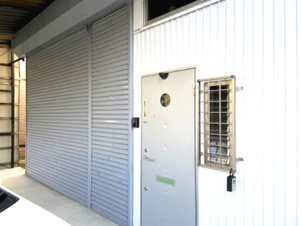 春日井市上田楽貸事務所【玄関】