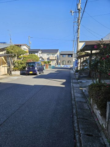 鳥取市面影２丁目中古戸建て【前面道路含む現地写真】