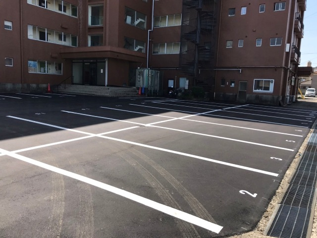 額中央ビル【駐車場】