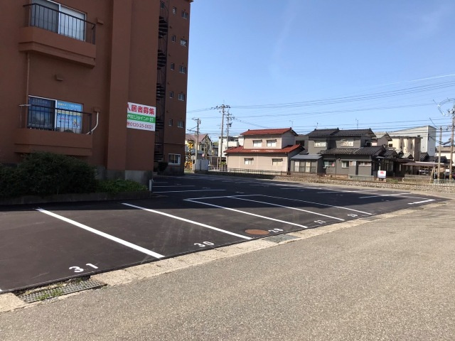額中央ビル【駐車場】