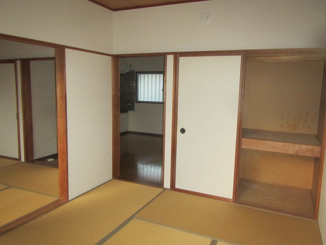 岡谷市山下町１丁目のアパート【収納】和室6帖　東和側　押入