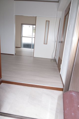 末次アパート【玄関】玄関網戸付き