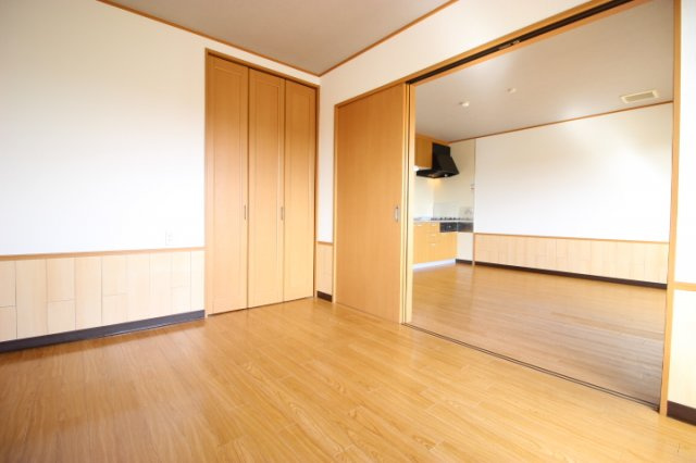 ディアコートつくば【洋室】隣のリビングとつなげて広いリビングとして使用するのもいいですよ