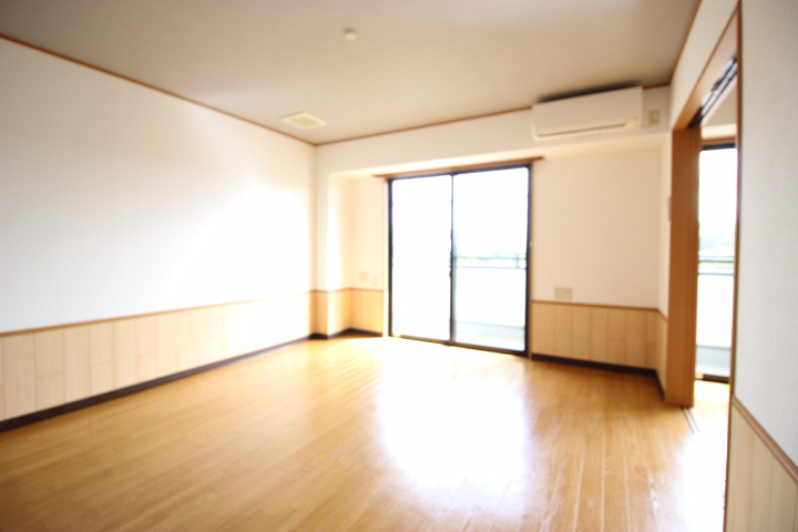 ディアコートつくば【居間・リビング】・南向きの明るいリビング