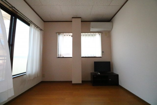 甲府市宝２丁目のアパート【居間・リビング】