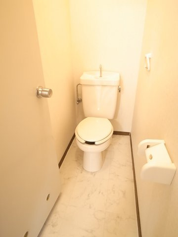 トイレも清潔にリフォームされています。