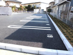 鴻巣市赤見台２丁目のアパート【駐車場】
