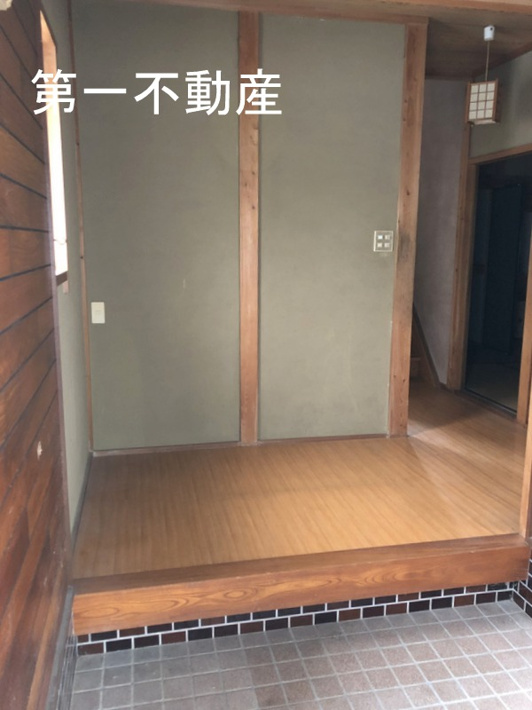 西脇市野村町の中古一戸建【玄関】