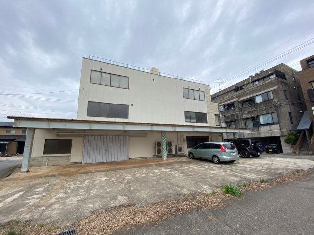 三口新町ビル（仮）【外観】駐車場側より外観