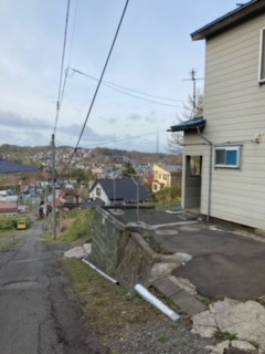 小樽市石山町の中古一戸建【前面道路含む現地写真】