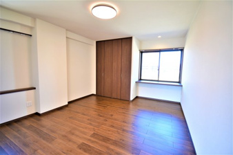 プレジデント寄居【洋室】洋室８．５帖です。奥行きのあるクローゼット付き♪