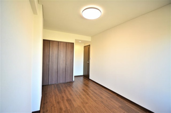 プレジデント寄居【洋室】洋室６．８帖です。