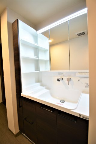 プレジデント寄居【独立洗面台】洗面化粧台です。身支度もラクラク整えられそうですね♪