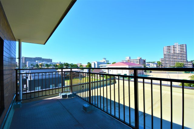 プレジデント寄居【バルコニー】玄関側バルコニーです。