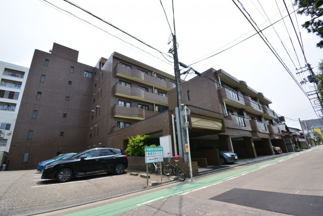 プレジデント寄居【外観】学校、商業施設徒歩圏内と生活環境充実♪