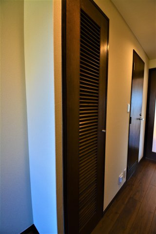 プレジデント寄居【その他】廊下にある収納スペースです！