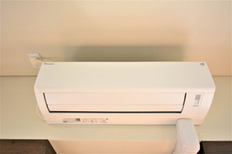 プレジデント寄居リビングにはエアコン１台設置済みです。