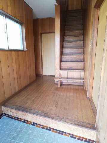 津市高茶屋小森町の一戸建て【玄関】