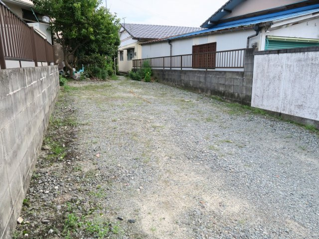 草木貸家【駐車場】