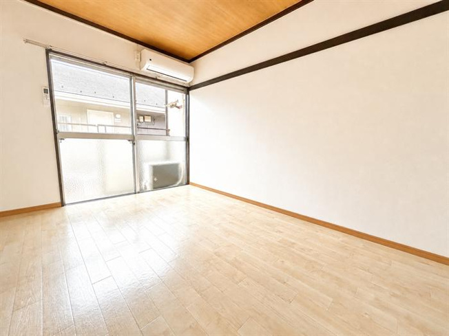自然光がたっぷり差し込む明るいお部屋！
