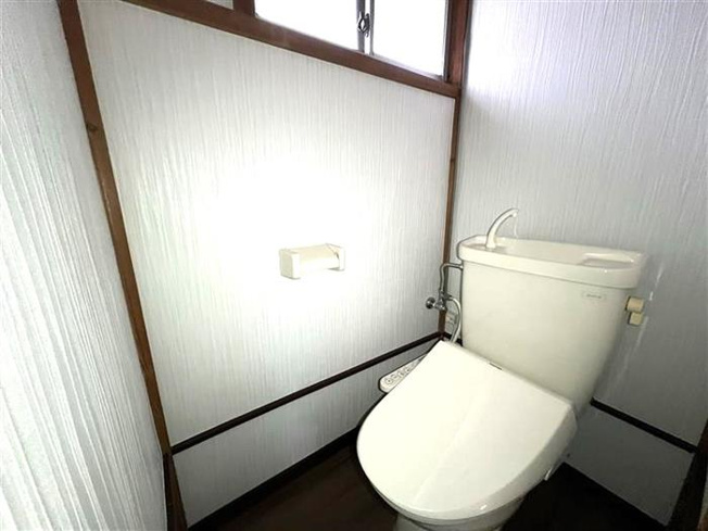 嬉しい温水洗浄便座付き☆