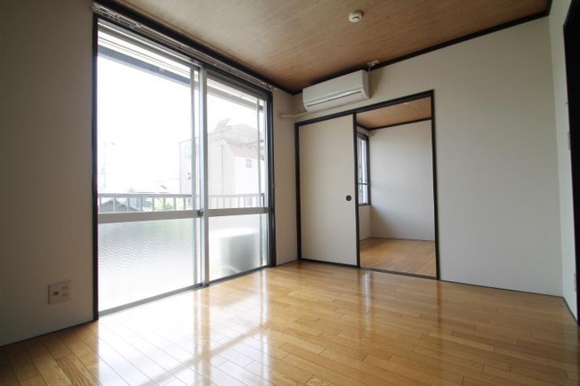 同じ間取りの別のお部屋の写真を使っています。