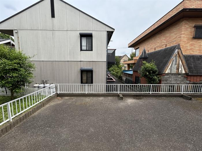 落ち着いた住宅街を望む、開放感のある眺望♪