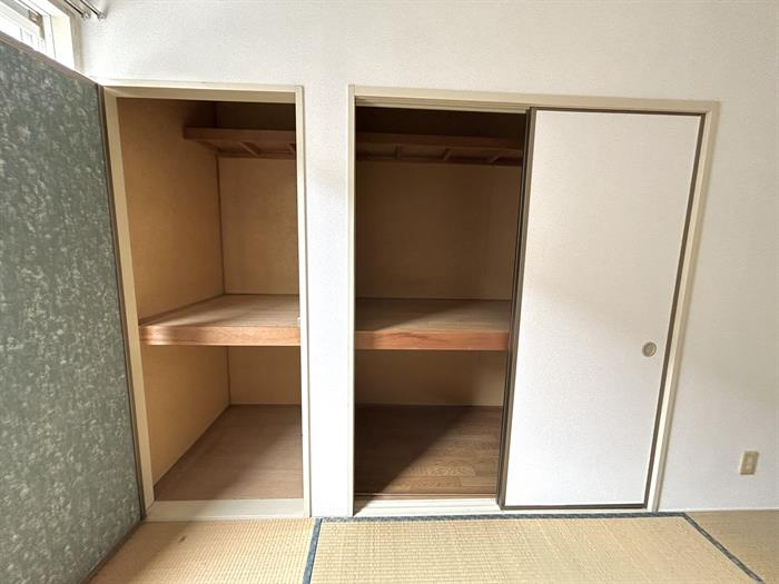 衣類や寝具をしっかり収納できる押入れ付き♪