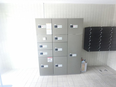 宅配ボックスもあり不在の時も安心です♪
