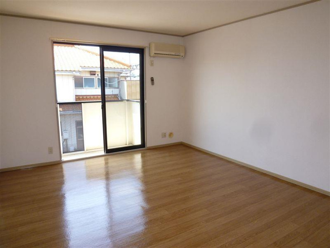 別の部屋の写真となりますので現地ご確認ください