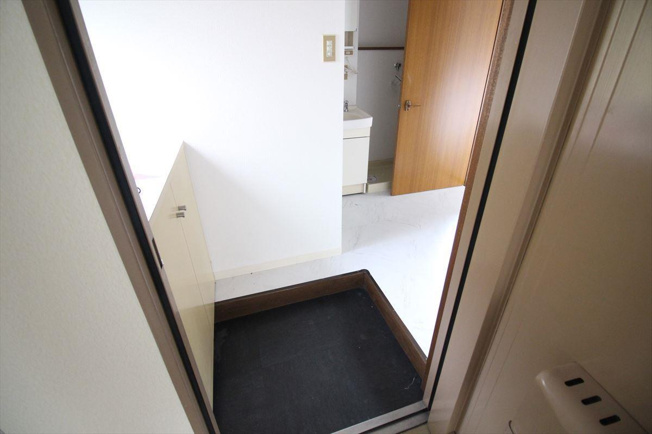窓があり採光・換気も良好！シューズBOX付き☆