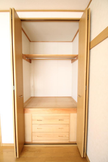 下段には箪笥があり、使い勝手良好☆