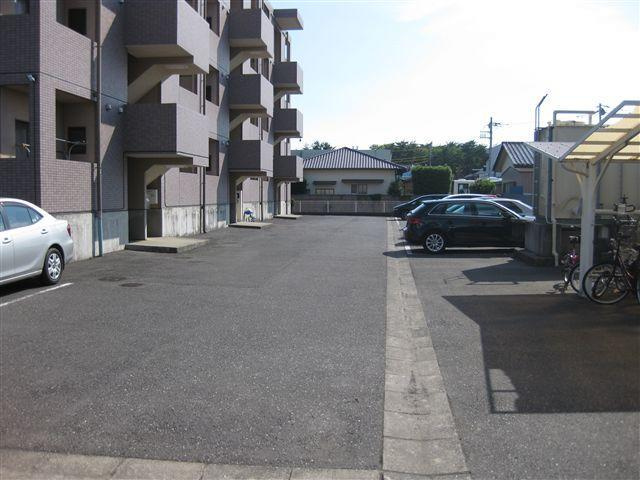 駐車スペースも敷地内にあります。（2台目は無し）