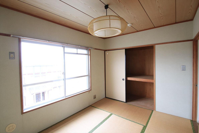 押入タイプの収納で収納力抜群！