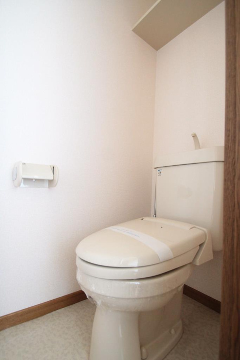 トイレに棚があるのも便利ですね