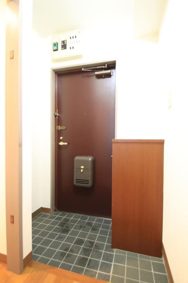 下駄箱あります。