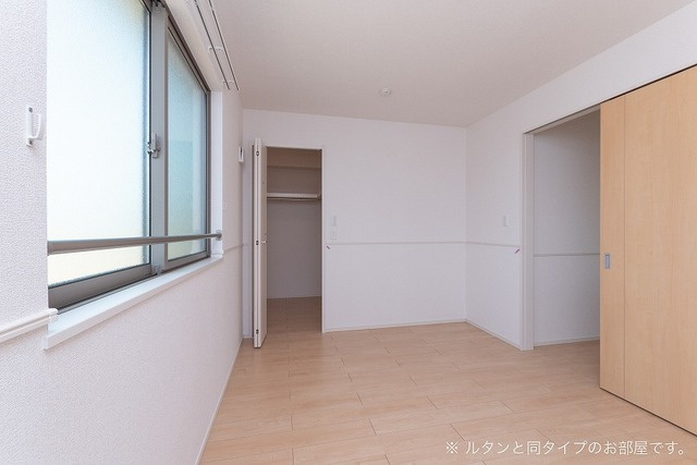 明るい洋室です