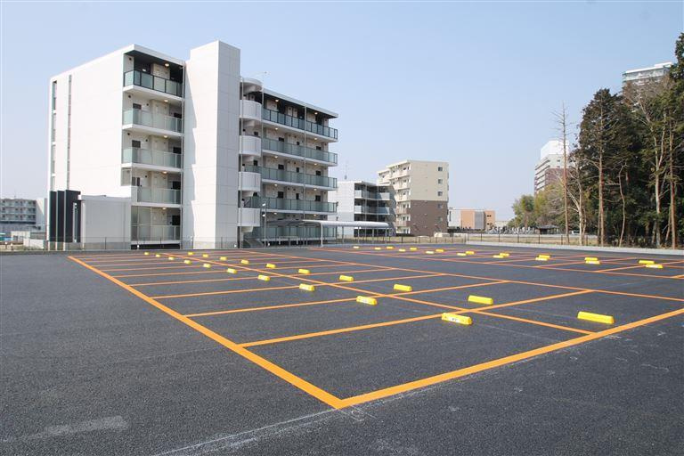 防犯カメラ付きの駐車場